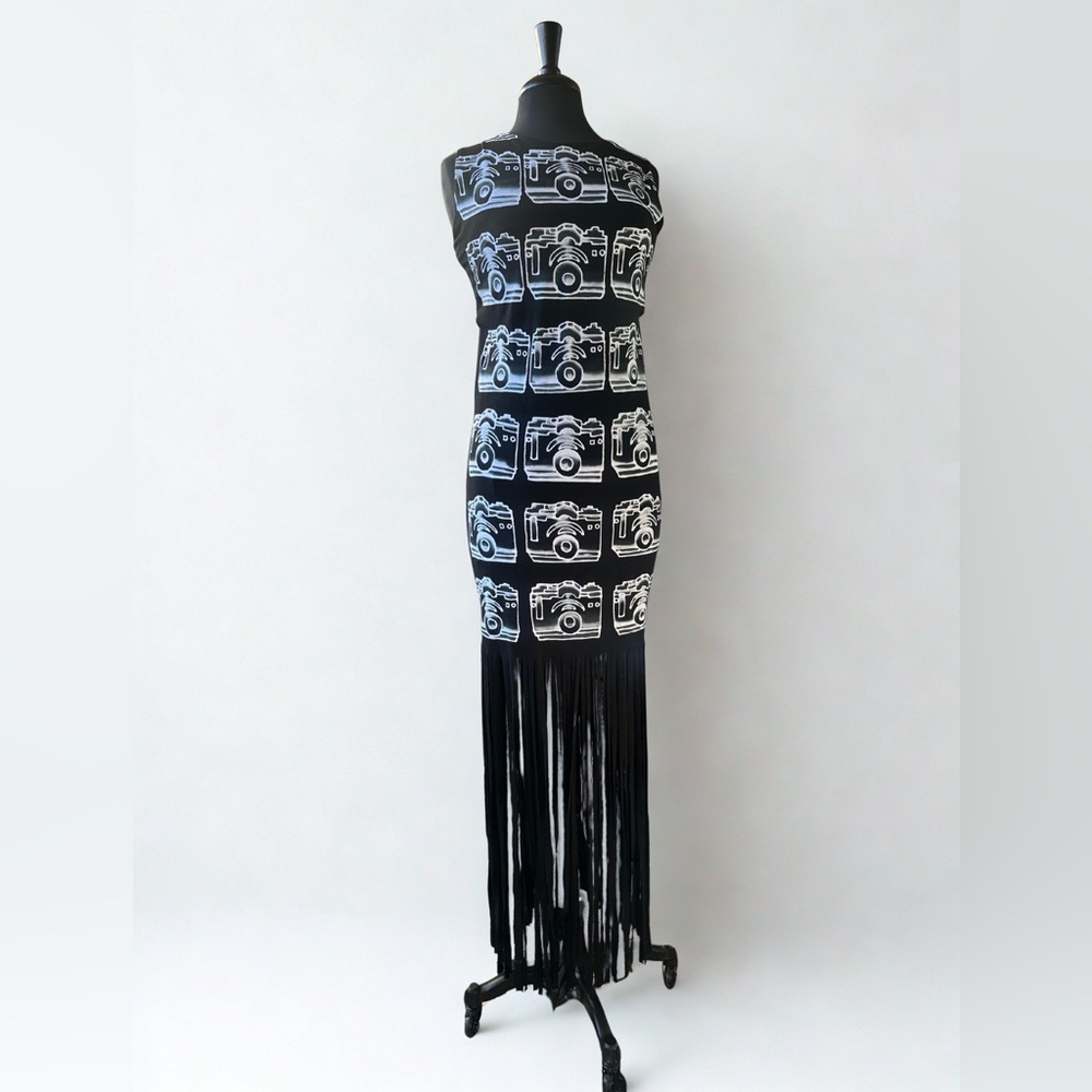 ROCK N KARMA Camera Fringe Dress – Black – M